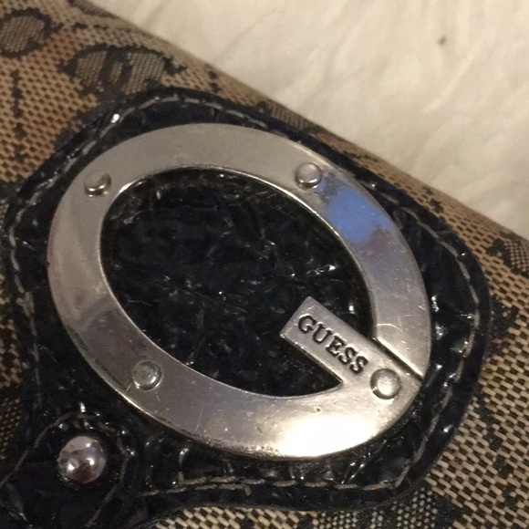 GUESS Wallet - Picture 2 of 3